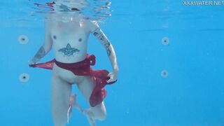 Finlands best mimi cica underwater