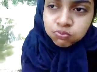 Bangladeshi college girl giving blowjob